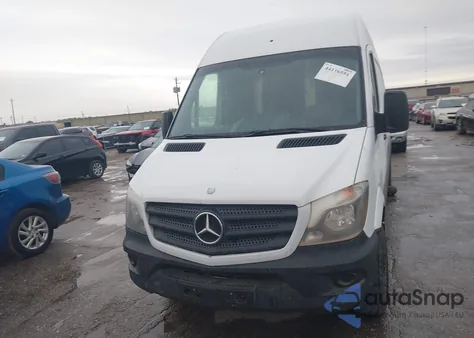 2015 Mercedes-Benz Sprinter 2500 High Roof из США, поврежденный, VIN WD3PE8DB4FP135356